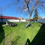 Lad Petite Maison