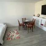 Lad Petite Maison Apartment
