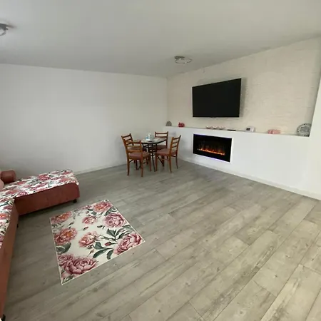 Lad Petite Maison - Free Privat Parking - Апартамент