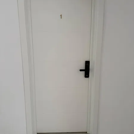 Lad Petite Maison - Free Privat Parking - Apartment *